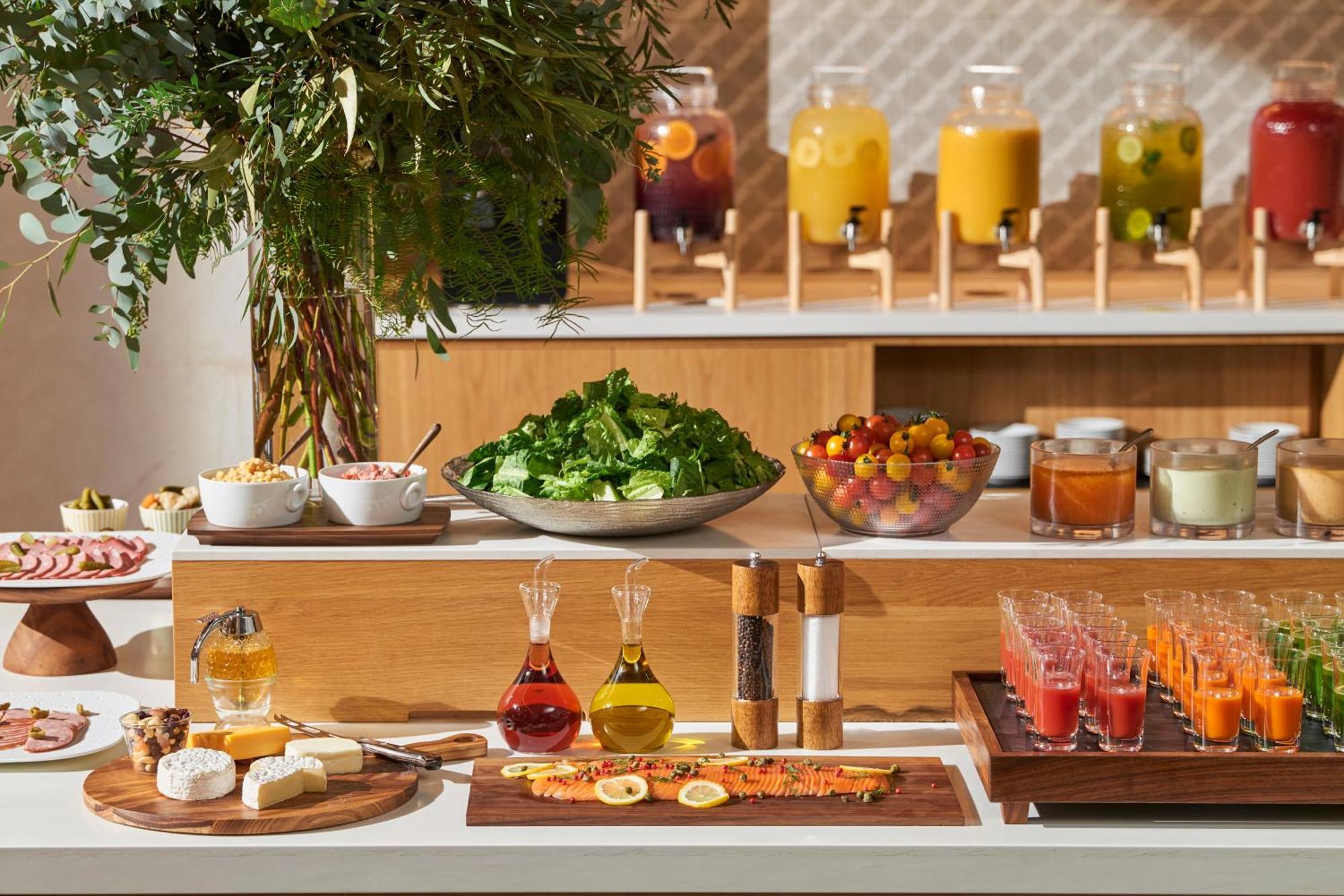 Omo7 Osaka By Hoshino Resorts Екстериор снимка A salad bar