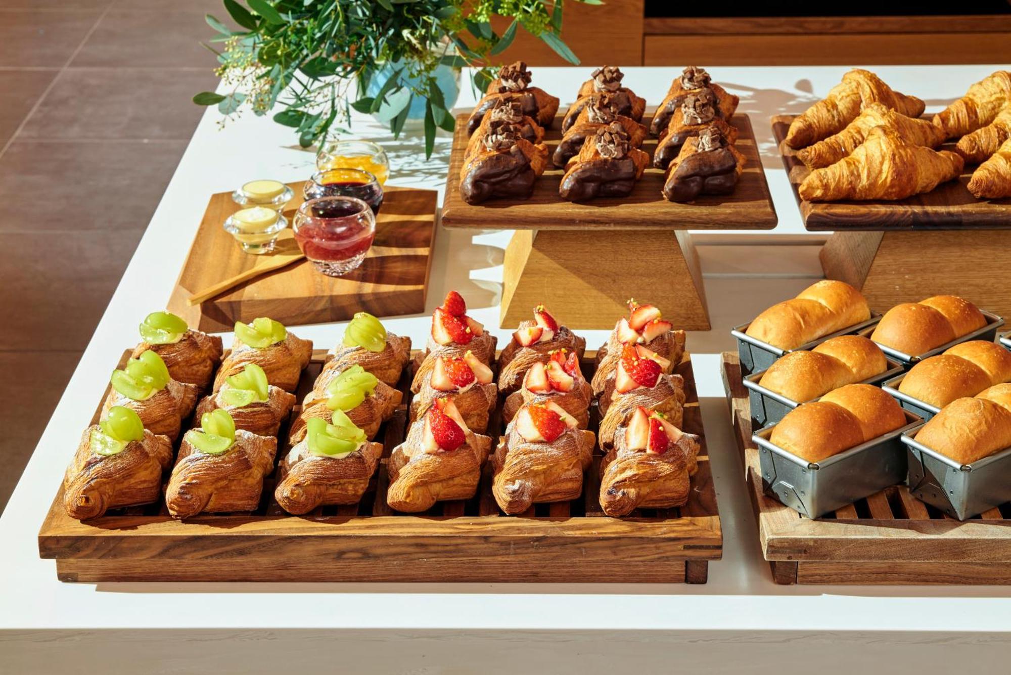 Omo7 Osaka By Hoshino Resorts Екстериор снимка A selection of pastries